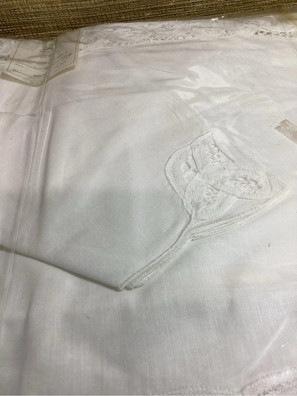 Vintage 100% Cotton White Lace-Edged Linen Placemat Set with Matching Napkins